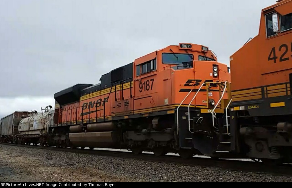 BNSF 9187